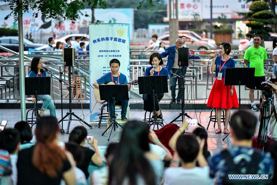 CHINA-CHENGDU-STREET BAND (CN)