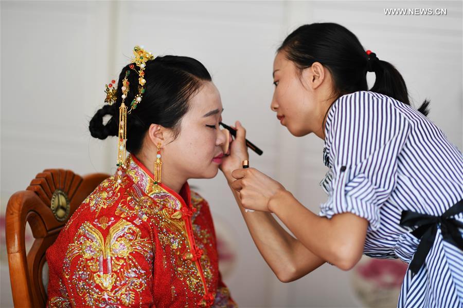 CHINA-GUIZHOU-TONGREN-POVERTY ALLEVIATION-LOVERS-WEDDING (CN)