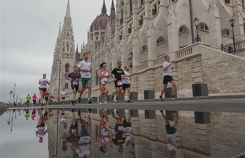 People participate in 34th Budapest Half Marathon