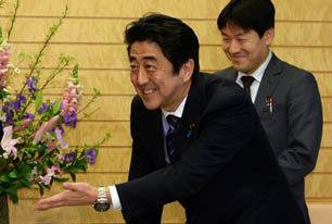 安倍，討來(lái)的達(dá)沃斯演講