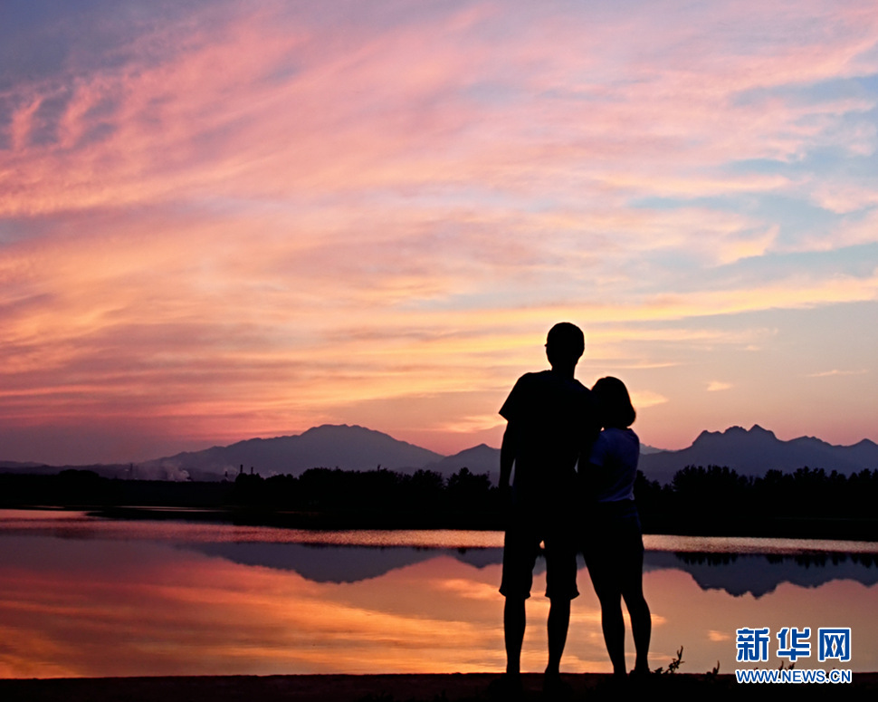 《夕陽(yáng)下我們的愛(ài)》