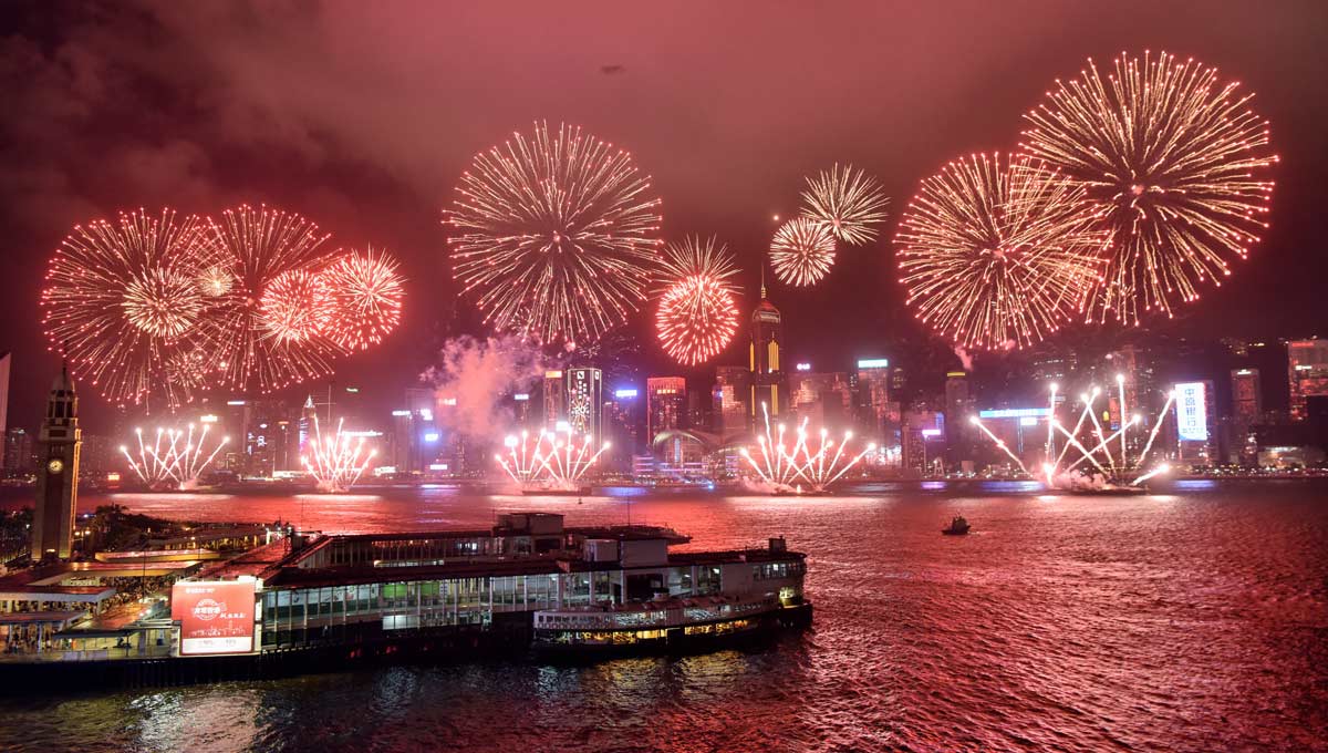 香港舉行慶?；貧w20周年煙花匯演
