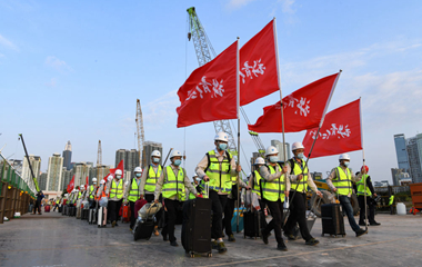 我在現(xiàn)場&middot;照片背后的故事｜援港60天，見證荒灘起方舟