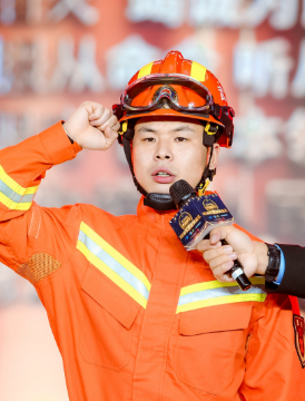 四度&ldquo;抱火&rdquo;消防員張曉明