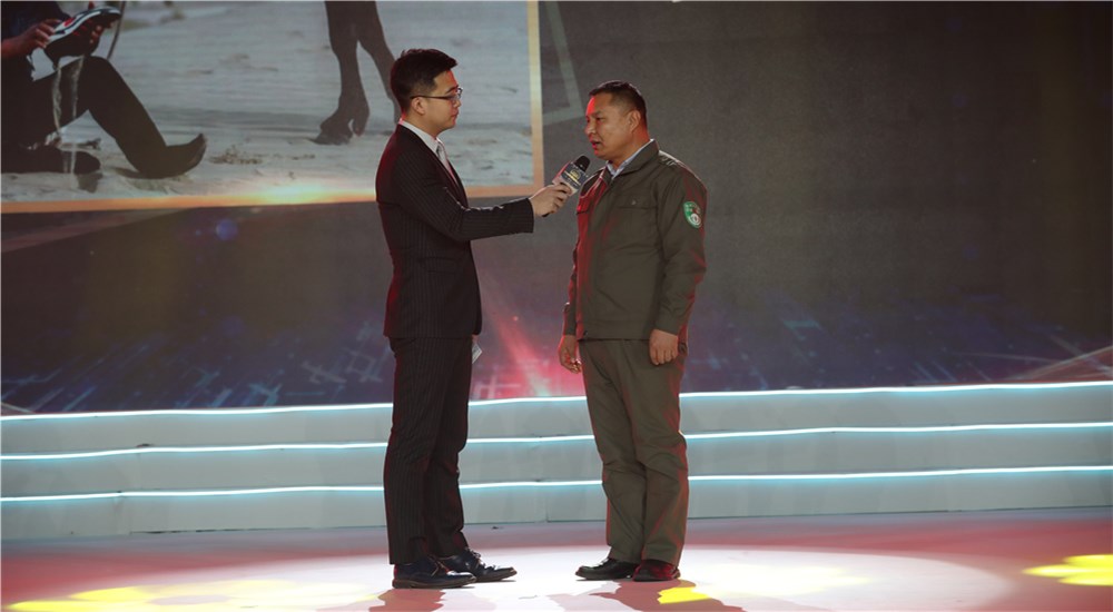 第二位年度感動(dòng)人物艾力&middot;尼亞孜分享心路歷程