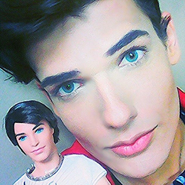 巴西男?；ㄙM31萬元整容成&ldquo;芭比男友&rdquo;