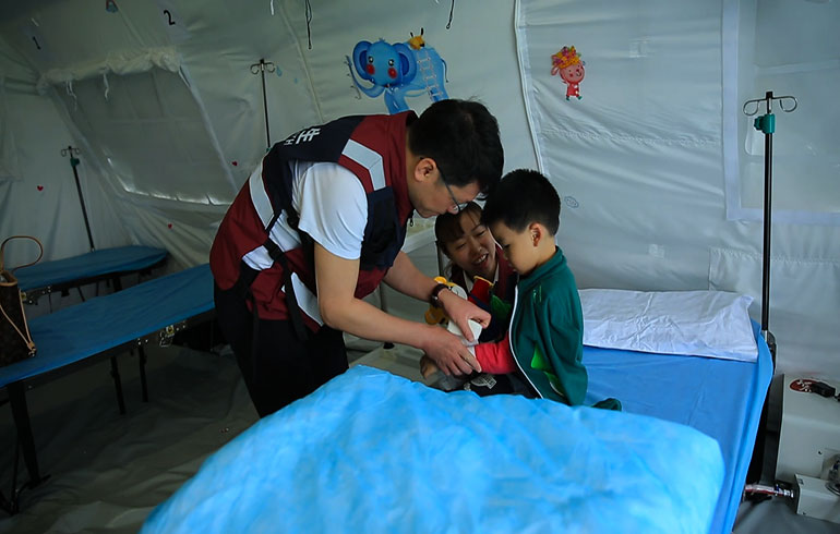 致敬偉大改革｜對話40年，講述身邊的健康故事（第十四集）&mdash;&mdash;白衣衛(wèi)士：與時間賽跑