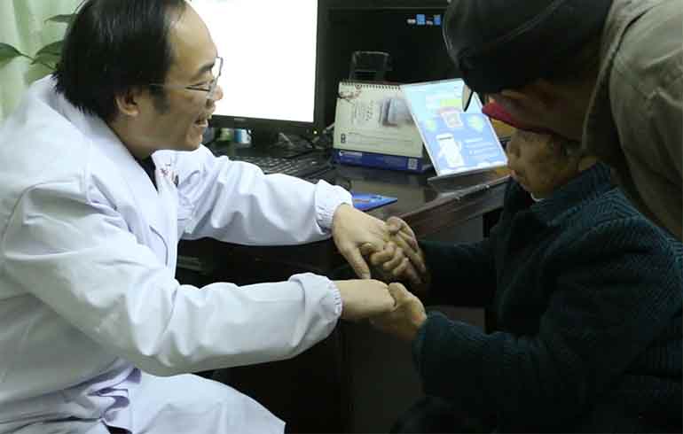 致敬偉大改革｜對話40年，講述身邊的健康故事（第三集）&mdash;&mdash;有了新農(nóng)合，看病不再愁