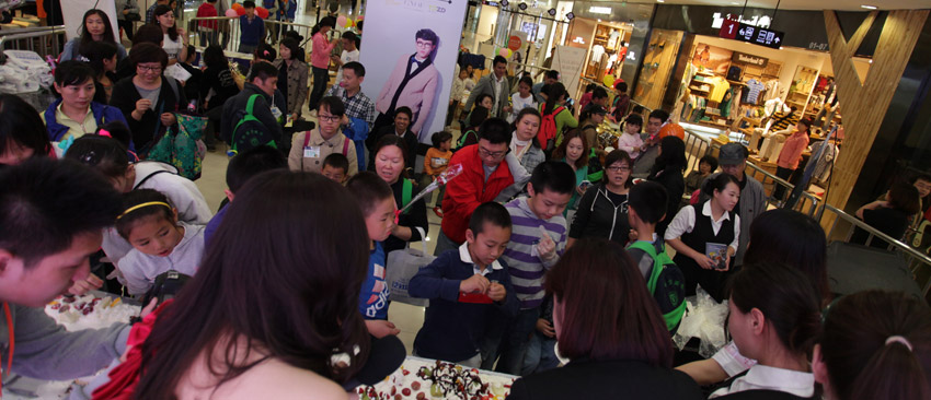 新華房產泛社區(qū)大型公益活動