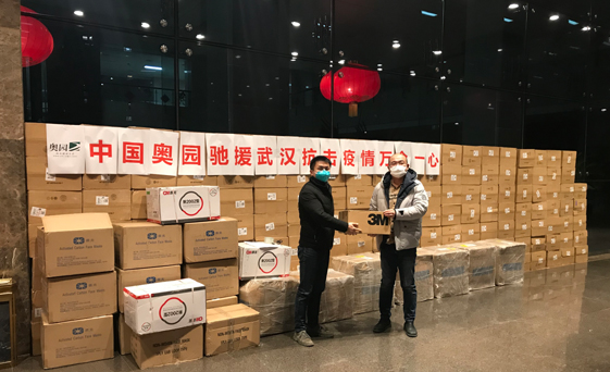 1月23日-2月1日，將40萬只救命口罩送抵武漢一線
