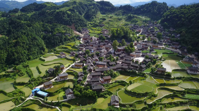 從貧困村到示范村，結(jié)對(duì)幫扶的&ldquo;龍?zhí)翗颖?rdquo;是如何煉成的