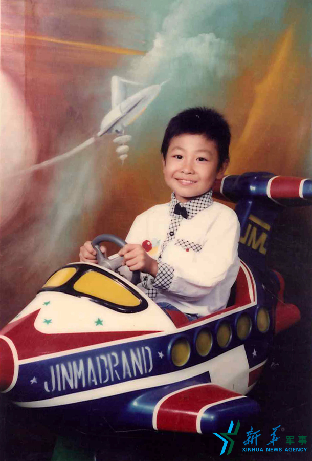 資料圖片：長(zhǎng)大后當(dāng)一名優(yōu)秀的飛行員是張超兒時(shí)種下的夢(mèng)想。