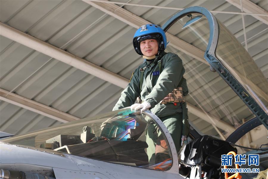 （建軍90周年&middot;英雄&middot;圖文互動）（1）聽，渤海灣有風(fēng)吹過來&mdash;&mdash;追記海軍某艦載航空兵部隊(duì)一級飛行員張超