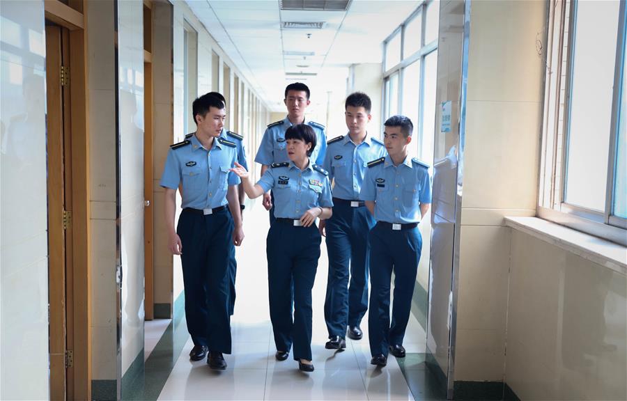 （圖文互動）（3）&ldquo;白衣戰(zhàn)士&rdquo;在沖鋒&mdash;&mdash;記&ldquo;最美新時代革命軍人&rdquo;仲月霞