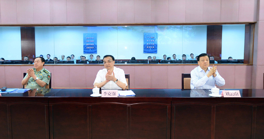 李克強(qiáng)劉云山在北京觀看神舟十號載人飛船發(fā)射實況