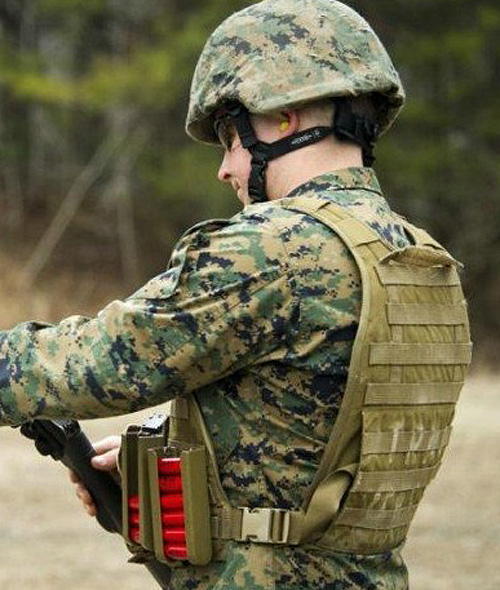 是電影還是現(xiàn)實(shí)？美軍陸戰(zhàn)隊(duì)士兵操大槍射擊練習(xí)