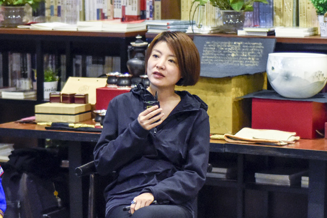 秦思：堅持還是因為熱愛，我一直想把有意義的事情做得有意思。我希望有更多的人來關(guān)注非遺文化，把文化融入到工藝當中。