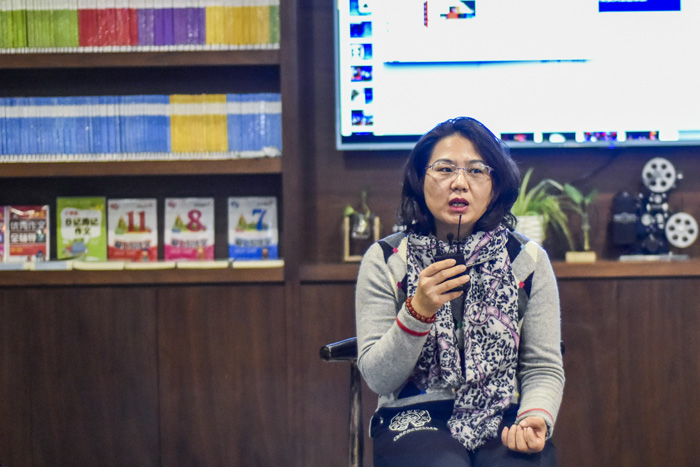 王煥：唐卡現(xiàn)在發(fā)展得很好。一個(gè)是國家非遺政策的保護(hù)，第二唐卡技藝本身很精良，做唐卡的這些藝人始終保有著工匠精神，做出來的東西令人稱贊，它自然能慢慢傳播開來。