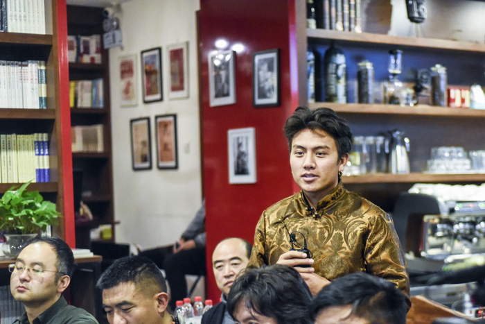 安久家族老八：我們的家族一直在做技藝的傳承，這是我們的使命，我們應(yīng)該承擔(dān)起來。希望能用我學(xué)到的知識(shí)，把我們家族的技藝推廣到更廣大的市場。