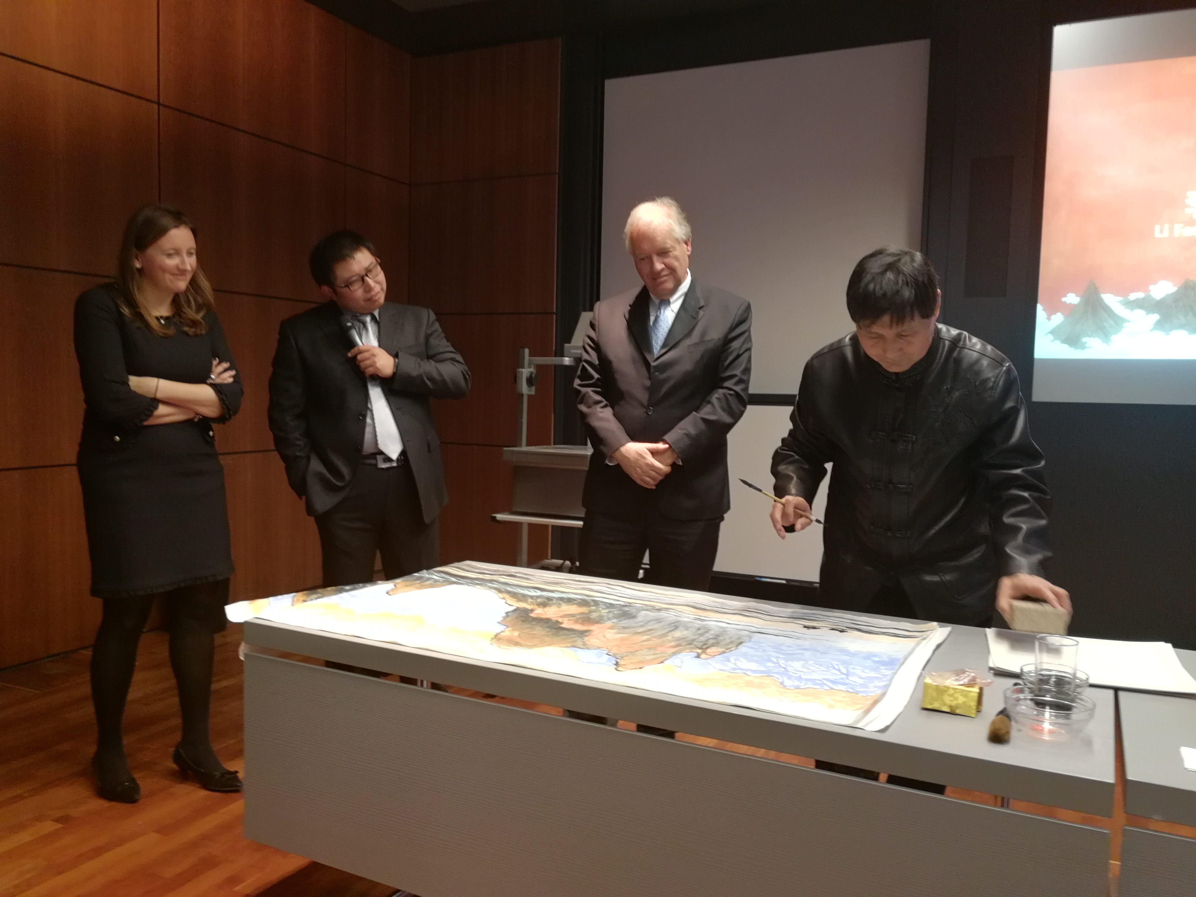 作為一個藝術家，我也要為這個國家和社會做一點自己的貢獻。在這次跨國文化交流活動中，作為唯一的隨團畫家，我創(chuàng)作出了多幅以&ldquo;一帶一路&rdquo;為主題的中國畫。