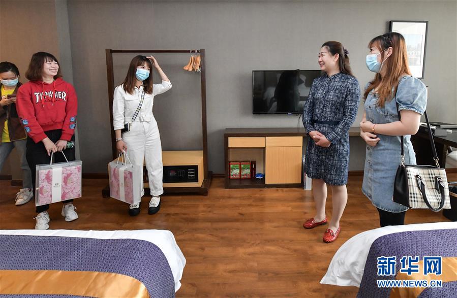 （社會）（10）抗疫&ldquo;戰(zhàn)友&rdquo;重聚