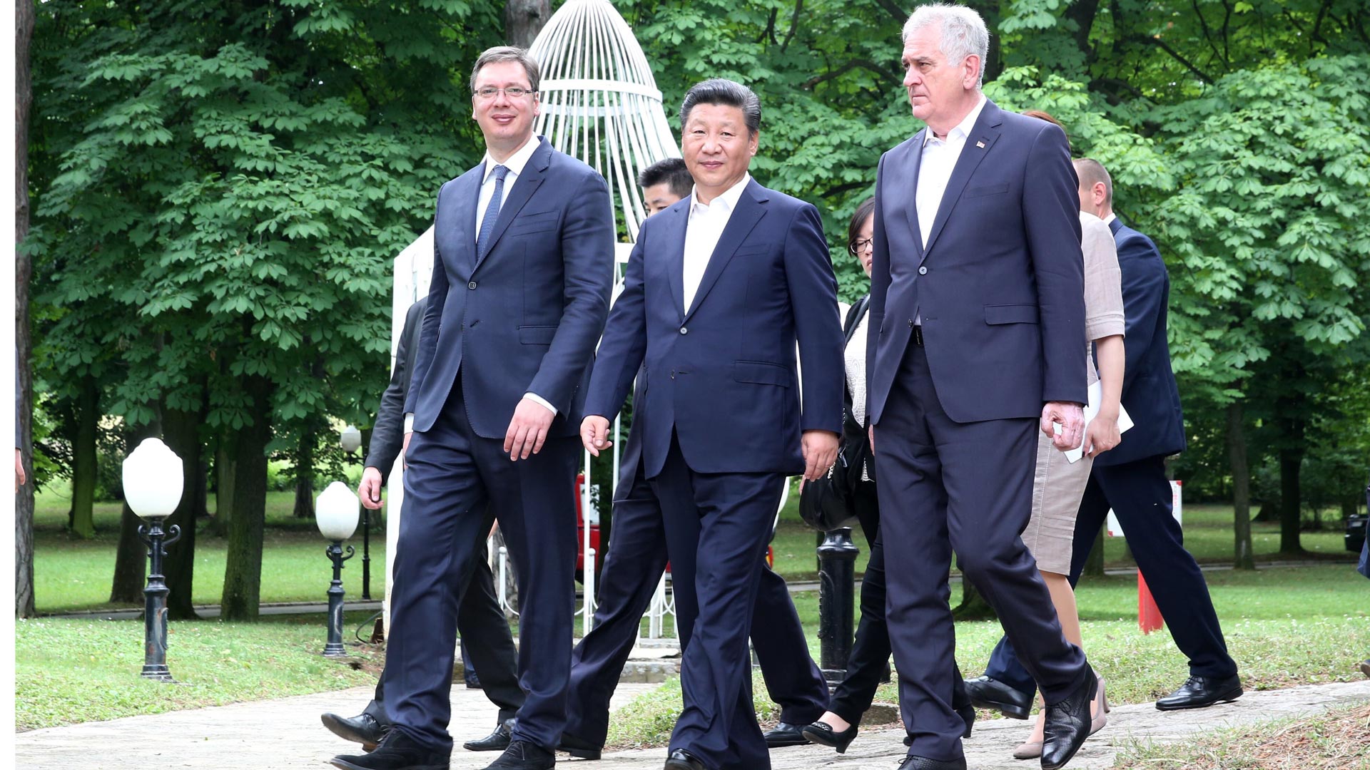 習(xí)近平出席塞爾維亞總統(tǒng)尼科利奇、總理武契奇共同舉行的午宴