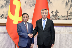 李希同越共中央政治局委員、中央書記處書記、中央檢查委員會(huì)主任陳錦繡舉行會(huì)談