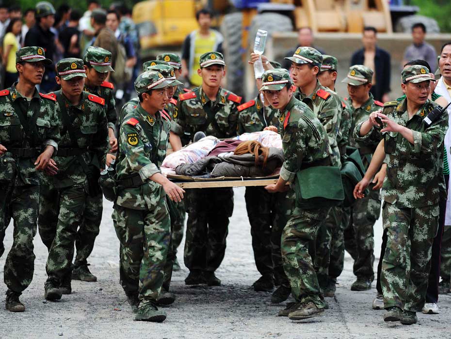 &ldquo;迷彩&rdquo;災(zāi)區(qū)的第一道希望