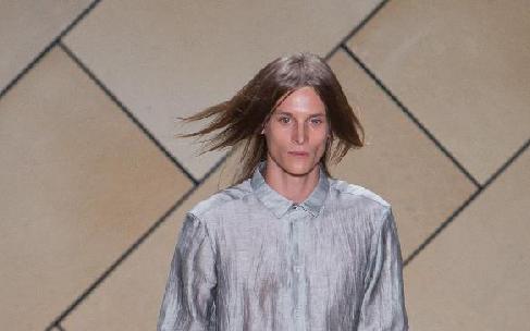 中國設(shè)計(jì)師吳青青作品亮相紐約時裝周