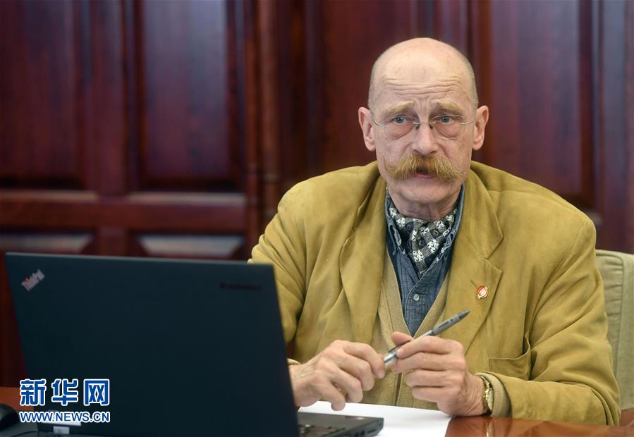 （圖文互動）（3）中國發(fā)展進(jìn)入新時(shí)代&mdash;&mdash;9名外籍語言專家眼中的十九大報(bào)告