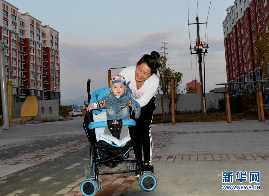 (十九大時(shí)光·圖文互動(dòng))(3)民生美景令人憧憬 美好生活召喚奮斗——來(lái)自基層蹲點(diǎn)現(xiàn)場(chǎng)的報(bào)道