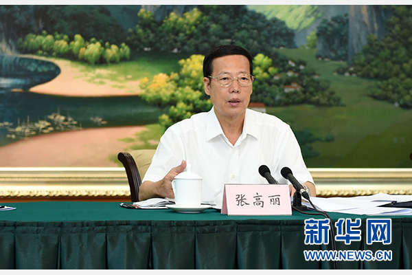 9月16日至18日，中共中央政治局常委、國務院副總理張高麗在廣西調(diào)研。這是9月17日，張高麗在南寧主持召開&ldquo;十三五&rdquo;規(guī)劃編制工作座談會。 新華社記者張鐸攝 