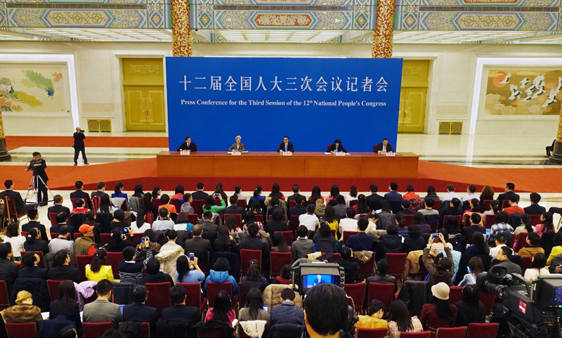 3月15日，國務(wù)院總理李克強在北京人民大會堂與中外記者見面，并回答記者提問。新華社記者 李賀 攝