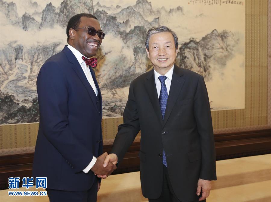 （XHDW）馬凱會(huì)見(jiàn)非洲開發(fā)銀行行長(zhǎng)