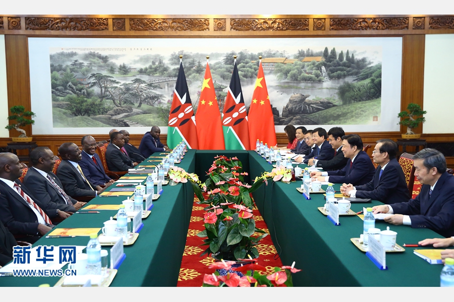 7月6日，國(guó)家副主席李源潮在北京會(huì)見(jiàn)來(lái)華出席生態(tài)文明貴陽(yáng)國(guó)際論壇2016年年會(huì)的肯尼亞副總統(tǒng)魯托。 新華社記者 丁海濤 攝