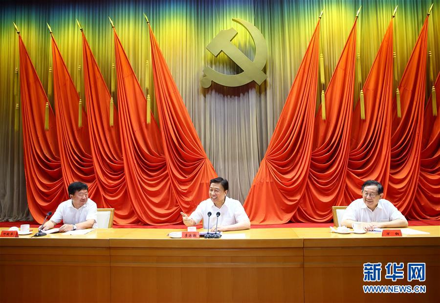 7月22日，中國科協(xié)和中央黨校聯(lián)合舉辦的科技領(lǐng)軍人才專題研修班在北京結(jié)業(yè)，中共中央政治局委員、國家副主席李源潮出席結(jié)業(yè)式并講話。新華社記者丁海濤攝