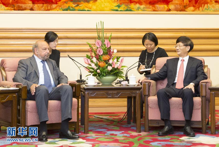 9月5日，中共中央政治局委員、中央政法委書(shū)記孟建柱在北京中南海會(huì)見(jiàn)國(guó)際法院院長(zhǎng)亞伯拉罕。 新華社記者 黃敬文 攝 