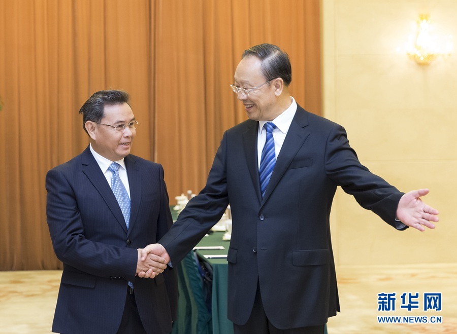10月12日，中共中央書(shū)記處書(shū)記、全國(guó)政協(xié)副主席杜青林在北京會(huì)見(jiàn)來(lái)華訪問(wèn)并出席&ldquo;2016中國(guó)共產(chǎn)黨與世界對(duì)話會(huì)&rdquo;的老撾人革黨中央政治局委員、建國(guó)陣線中央主席賽頌蓬&middot;豐威漢率領(lǐng)的老撾人革黨代表團(tuán)?！⌒氯A社記者丁海濤攝