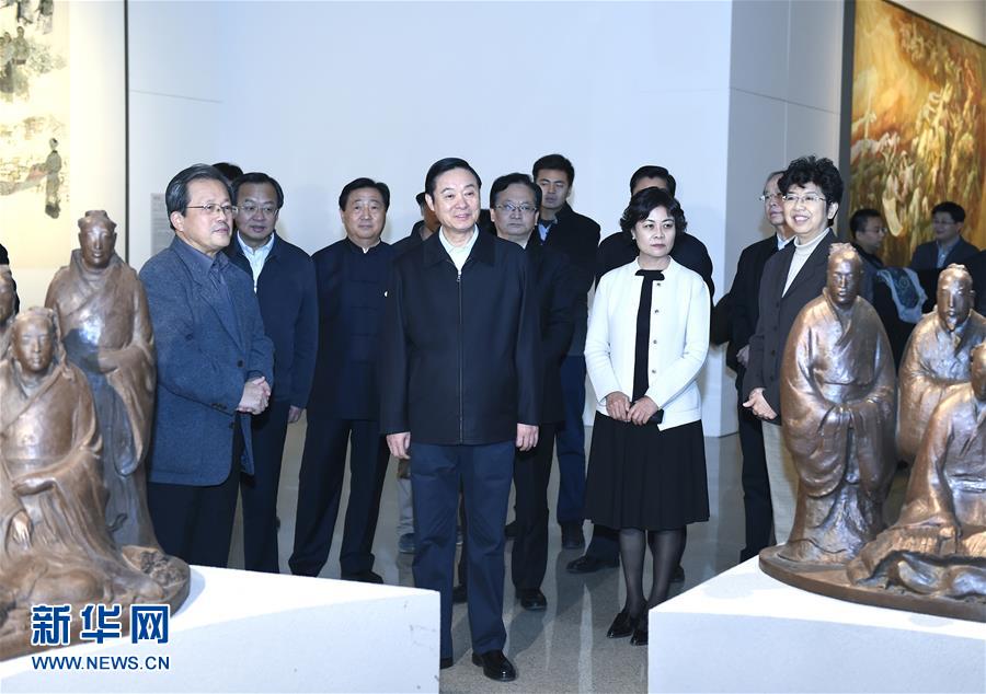 12月6日，中共中央政治局委員、中央書記處書記、中宣部部長劉奇葆在北京參觀中華文明歷史題材美術(shù)創(chuàng)作工程入選作品展覽。 新華社記者張領(lǐng)攝