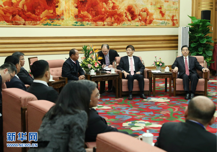 12月27日，中共中央政治局委員、中央政法委書(shū)記孟建柱在北京集體會(huì)見(jiàn)出席湄公河流域執(zhí)法安全合作機(jī)制成立五周年部長(zhǎng)級(jí)會(huì)議的各國(guó)代表團(tuán)團(tuán)長(zhǎng)。新華社記者 王曄 攝 