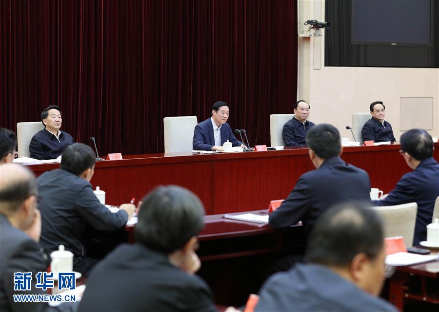  2月17日，在習(xí)近平總書記主持召開黨的新聞輿論工作座談會(huì)并發(fā)表重要講話一周年之際，中宣部在北京召開2017年新聞戰(zhàn)線&ldquo;新春走基層&rdquo;活動(dòng)座談會(huì)。中共中央政治局委員、中央書記處書記、中宣部部長劉奇葆出席會(huì)議并講話。新華社記者 王曄 攝
