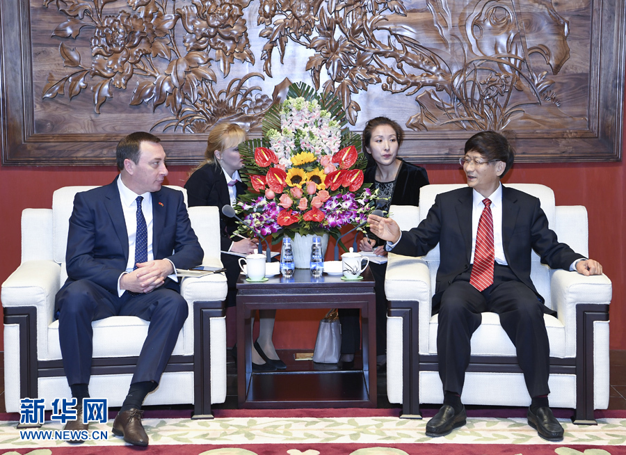 4月10日，中共中央政治局委員、中央政法委書記、中白政府間合作委員會中方主席孟建柱在北京會見白俄羅斯總統(tǒng)辦公廳副主任、中白政府間合作委員會白方主席斯諾普科夫。新華社記者 張領(lǐng) 攝