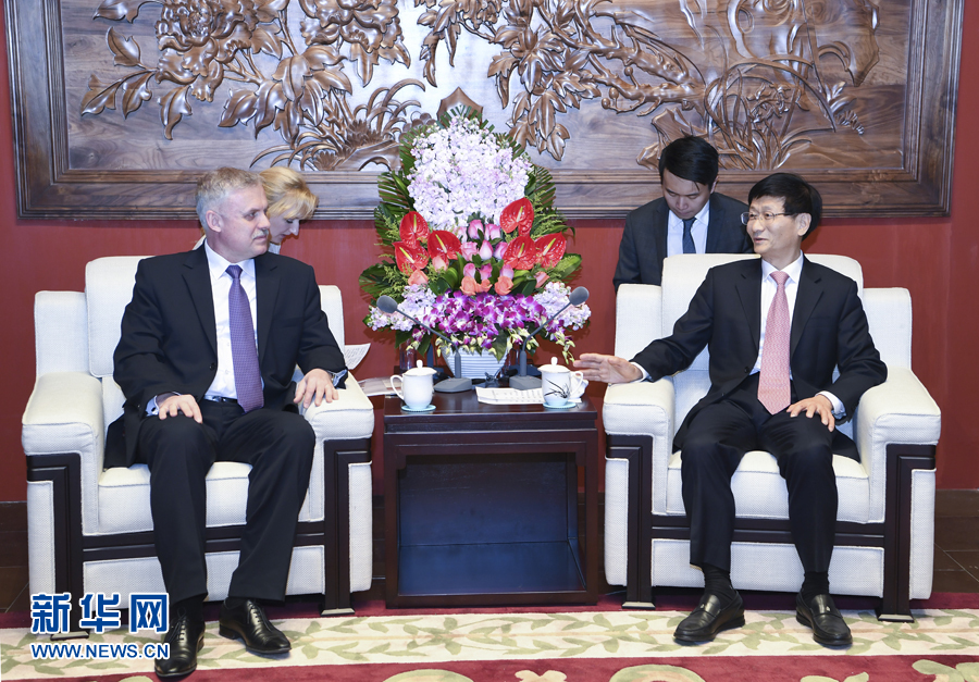 4月26日，中共中央政治局委員、中央政法委書記孟建柱在北京會(huì)見白俄羅斯安全會(huì)議國務(wù)秘書扎西。 新華社記者 張領(lǐng) 攝