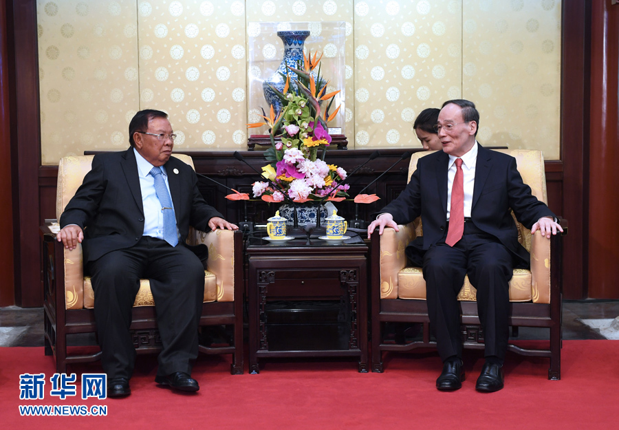 5月13日，中共中央政治局常委、中央紀(jì)委書記王岐山在北京釣魚臺(tái)國(guó)賓館會(huì)見老撾人民革命黨中央總書記、國(guó)家主席本揚(yáng)。 新華社記者 饒愛民攝
