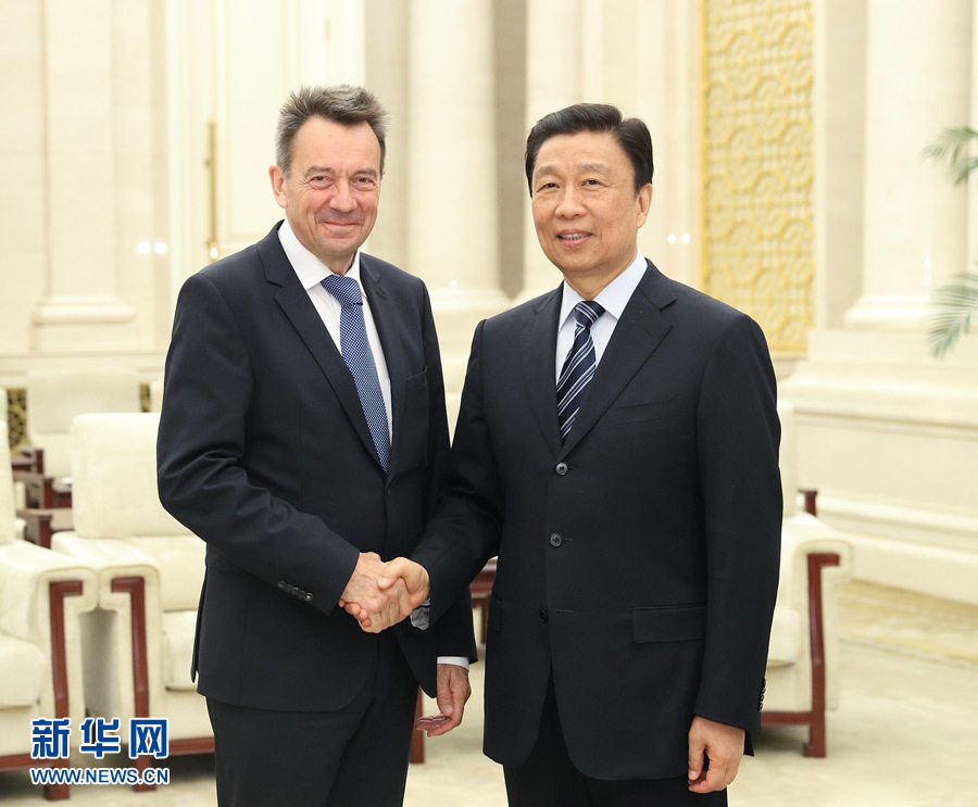 5月15日，國家副主席、中國紅十字會名譽(yù)會長李源潮在北京會見來華出席&ldquo;一帶一路&rdquo;國際合作高峰論壇的紅十字國際委員會主席莫雷爾。新華社記者 王曄 攝