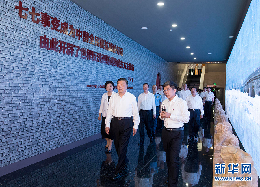 7月7日，紀念全民族抗戰(zhàn)爆發(fā)80周年儀式在中國人民抗日戰(zhàn)爭紀念館舉行。中共中央政治局常委、中央書記處書記劉云山出席儀式并講話。這是儀式后，劉云山參觀《全民抗戰(zhàn)偉大壯舉&mdash;&mdash;紀念全民族抗戰(zhàn)爆發(fā)80周年專題展覽》。 新華社記者丁林攝