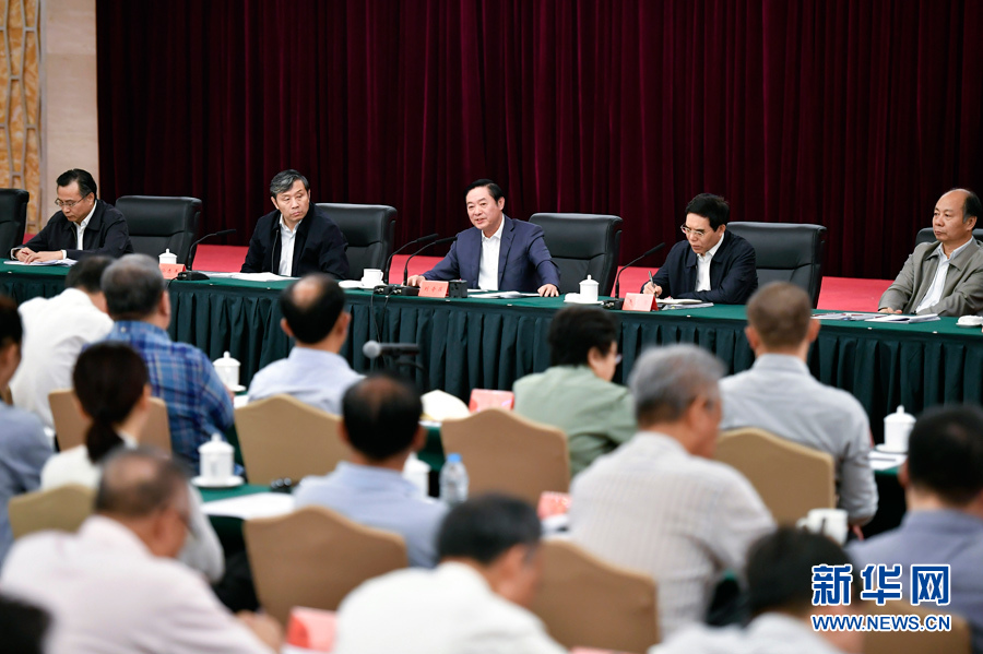 9月7日，中共中央政治局委員、中央書記處書記、中宣部部長劉奇葆在北京出席全國電視劇工作座談會(huì)并講話。 新華社記者 燕雁 攝

