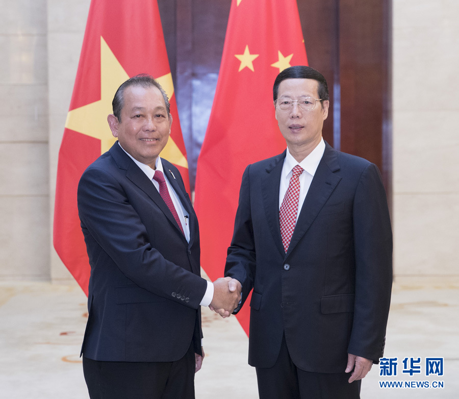  9月11日，中共中央政治局常委、國(guó)務(wù)院副總理張高麗在廣西南寧會(huì)見(jiàn)前來(lái)出席第十四屆中國(guó)－東盟博覽會(huì)和中國(guó)－東盟商務(wù)與投資峰會(huì)的越南常務(wù)副總理張和平。新華社記者王曄攝