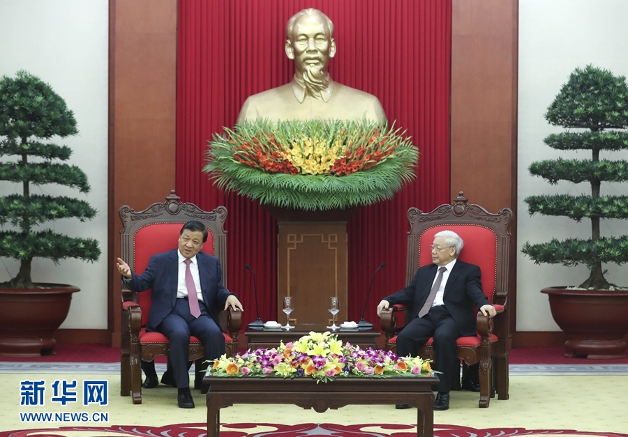 應(yīng)越南共產(chǎn)黨邀請，中共中央政治局常委、中央書記處書記劉云山9月18日至19日對越南進(jìn)行正式訪問。這是9月18日，劉云山在河內(nèi)會見越共中央總書記阮富仲。 新華社記者 龐興雷 攝