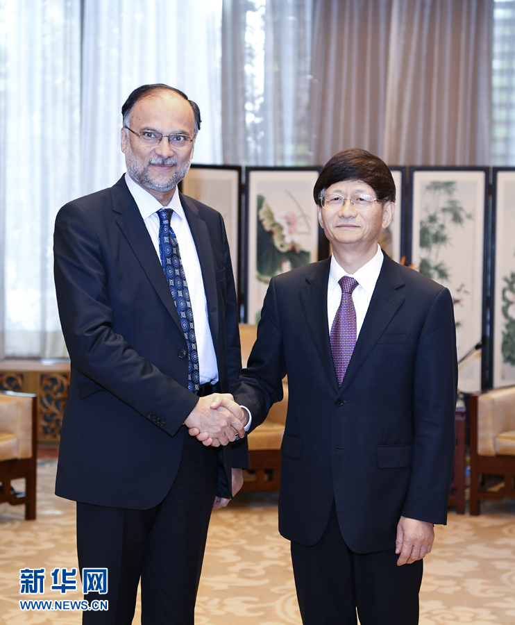 9月26日，中共中央政治局委員、中央政法委書記孟建柱在北京會見來華出席國際刑警組織第86屆全體大會的巴基斯坦內政部長伊克巴爾。新華社記者 張領 攝